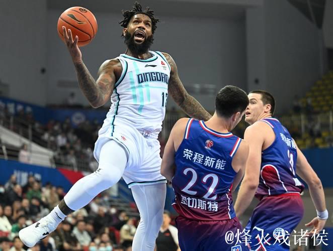 斯波谈鲍威尔：他展现出色表现，进攻端展现全面能力